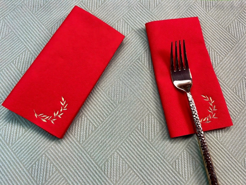 دستمال های Airlaid چگونه ساخته می شوند و چه چیزی آنها را منحصر به فرد می کند؟